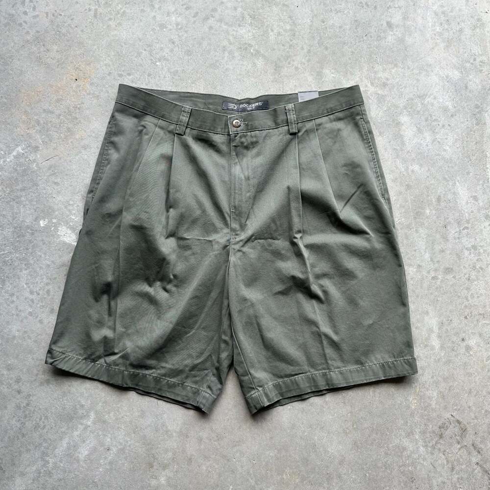 NWT Dockers Golf Pleated Men's Twill Shorts - Size 40”
